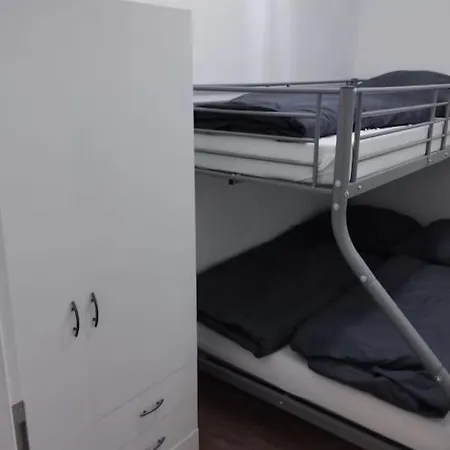 4 Personen - In Wohnung, Zentral, Ruhig, Modern *