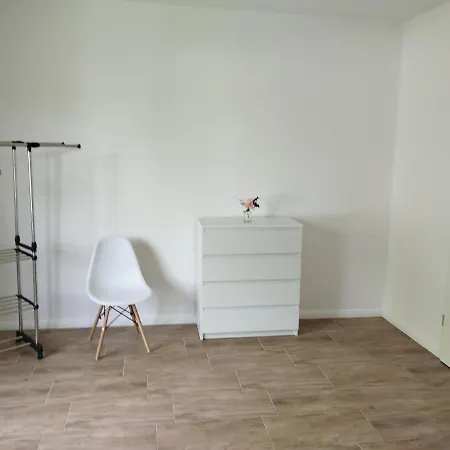 4 Personen - In Wohnung, Zentral, Ruhig, Modern *