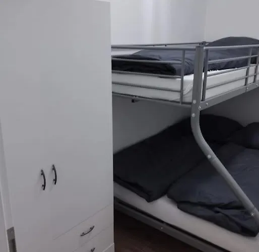 4 Personen - In Wohnung, Zentral, Ruhig, Modern *